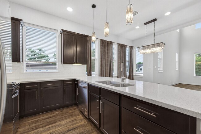 Foto del edificio - 1202 Cedarpost Tree Springs Pl