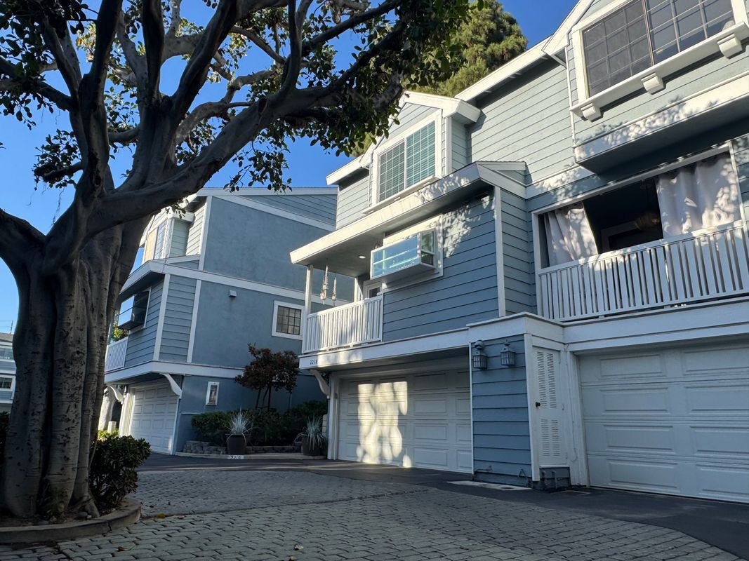 Foto del edificio - 2218 Mayfair Ct