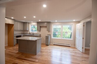 Building Photo - 2 Mountain Rd