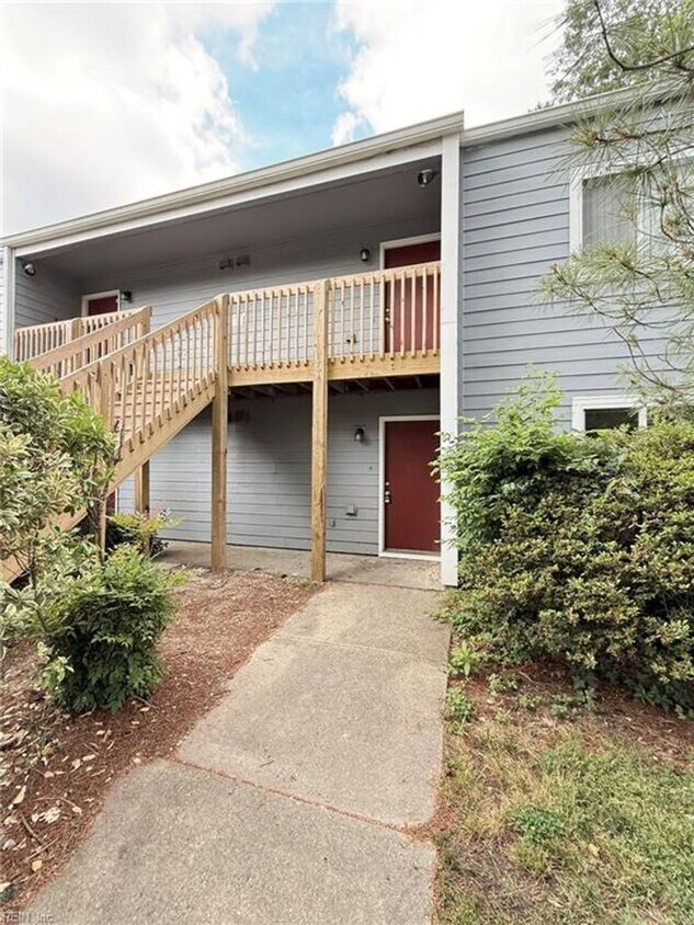 Foto principal - 2 Bedroom 1 Bath Condo