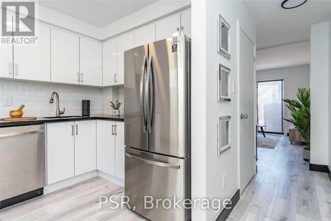 Building Photo - 2 Blackthorn Ave