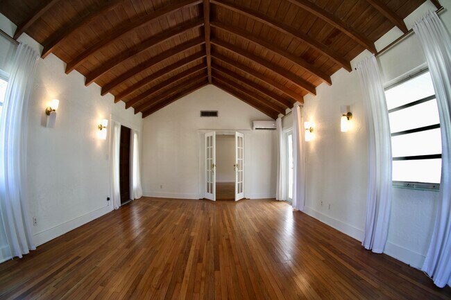 Foto del edificio - 620 Winters St