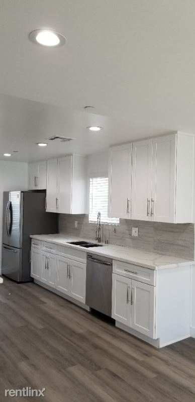 Building Photo - 3 br, 3.5 bath Townhome - 1230 N Kenmore Ave