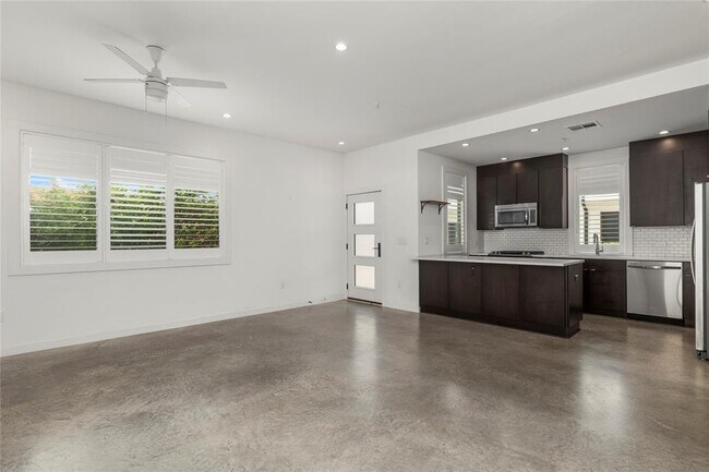 Foto del edificio - 1021 1/2 E 38th St