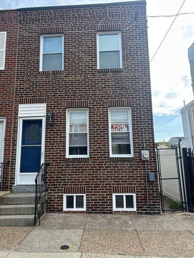 Front - 2537 E Norris St