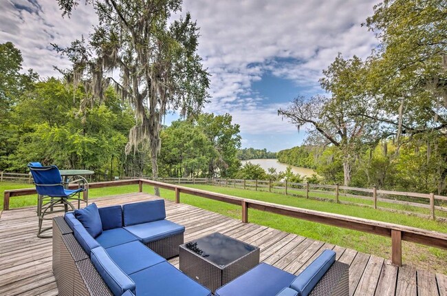 Foto del edificio - 411 Riverwood Dr