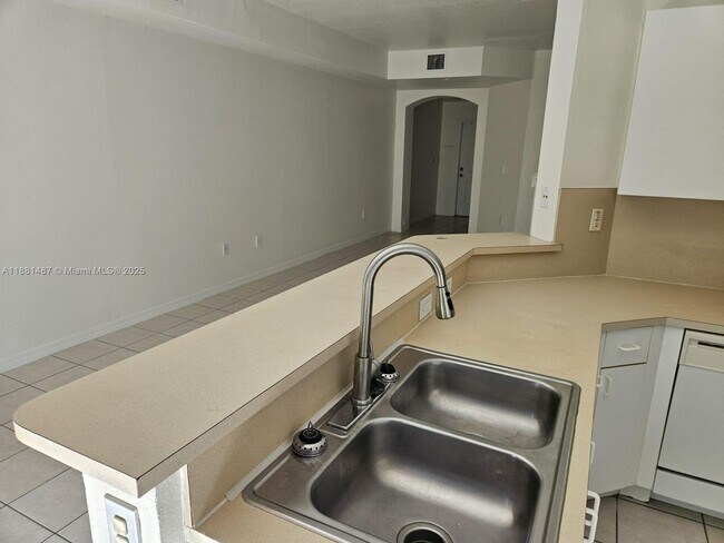 Foto del edificio - 8846 W Flagler St