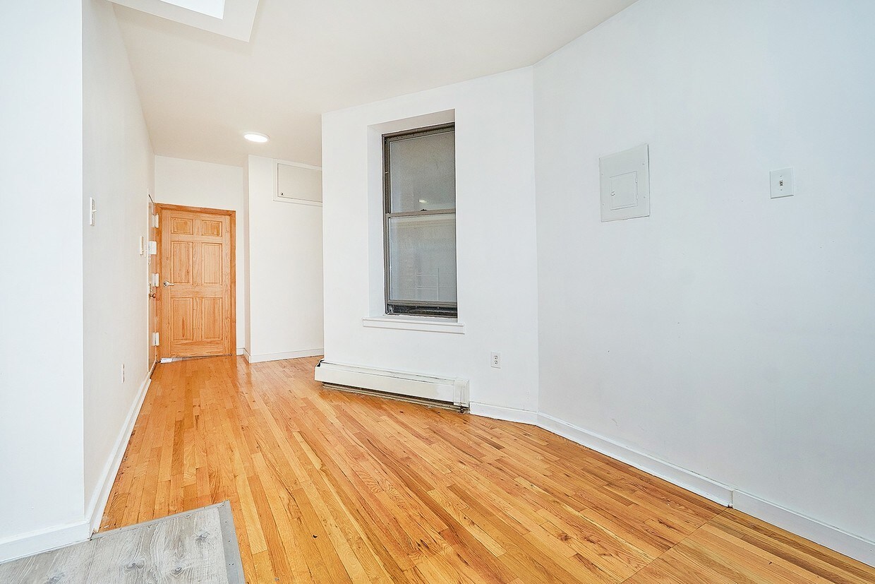 Primary Photo - 765 Franklin Ave