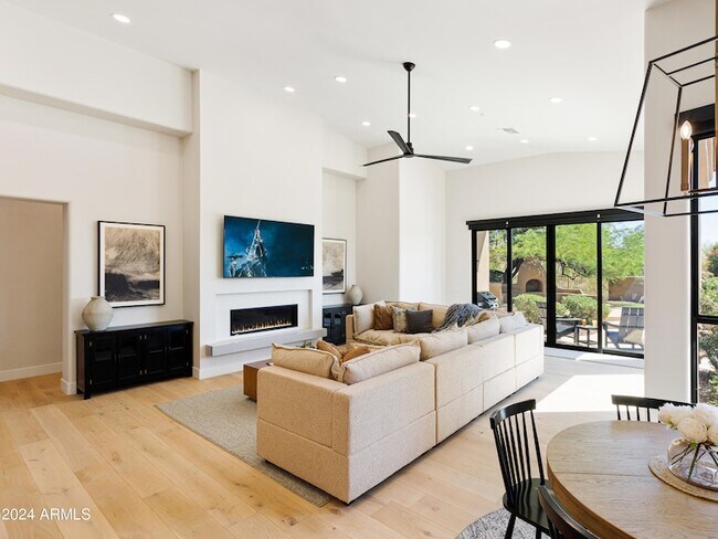 Foto del edificio - 12077 E Laurel Ln