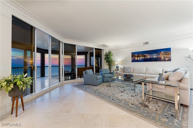Foto del edificio - 8473 Bay Colony Dr