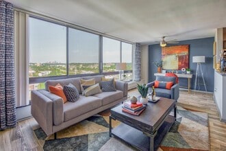 Building Photo - The Square at 511 Apartments