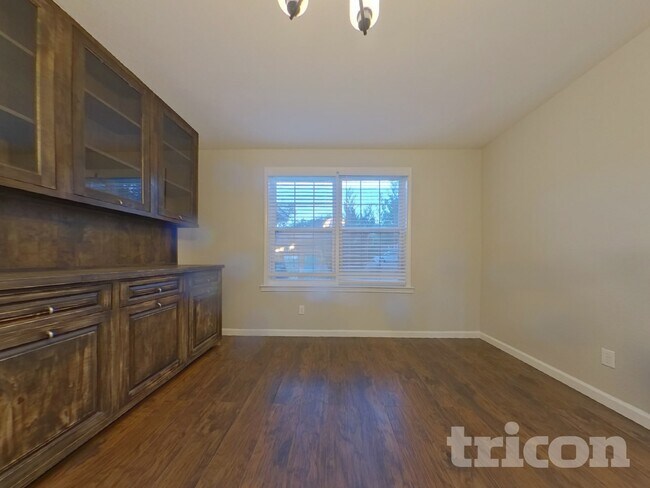 Foto del edificio - 7512 Skylake Ct