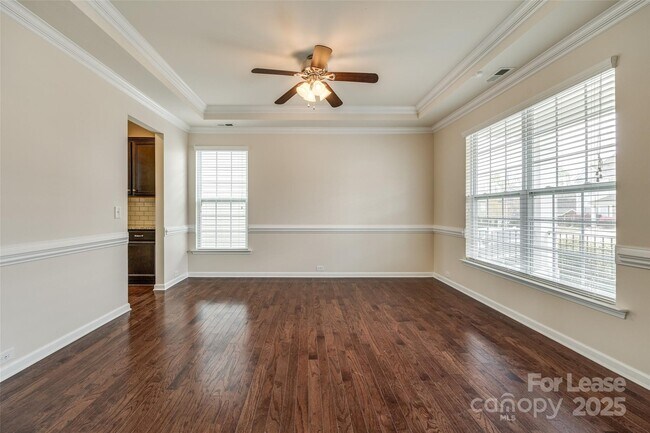 Foto del edificio - 327 Hawks Creek Pkwy