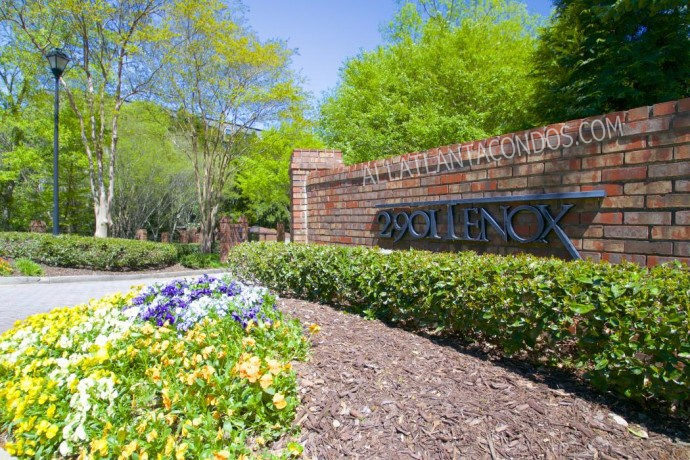 Welcome to Pine Hills! - 2901 Lenox Rd NE
