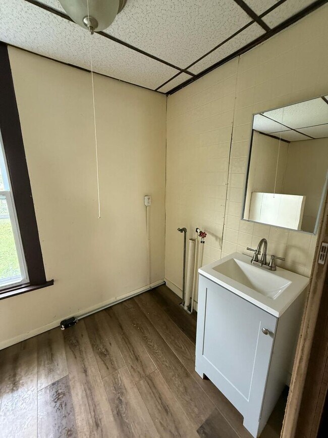 Foto del edificio - 3 bedrooms 1.5 bath in peaceful and beauti...