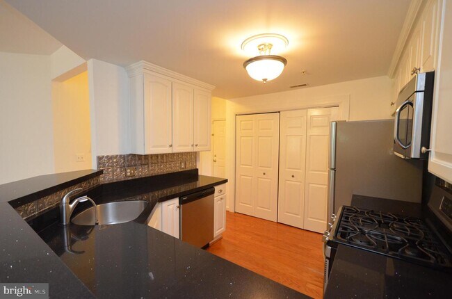 Building Photo - 801 Latchmere Ct