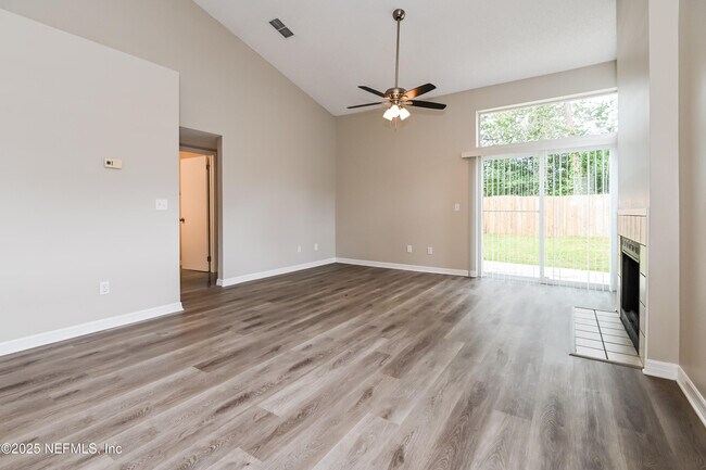 Foto del edificio - 8056 Coatbridge Ln N