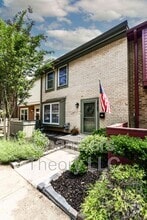 Building Photo - 2107 Golf Course Dr