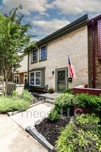 Building Photo - 2107 Golf Course Dr
