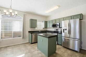 Building Photo - 2250 E Deer Valley Dr