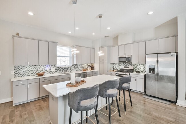 Foto del edificio - 8411 Hempstead Rd