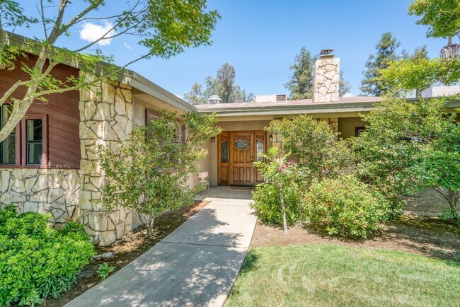 Building Photo - 4 br, 3 bath House - 11098 E Belmont Ave