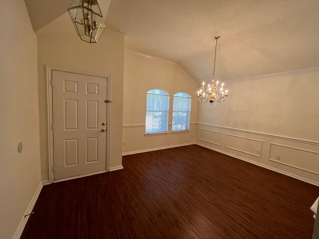 Building Photo - 6109 Apache Dr