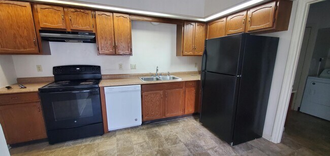 Building Photo - 1354 Red Tail Hawk Dr