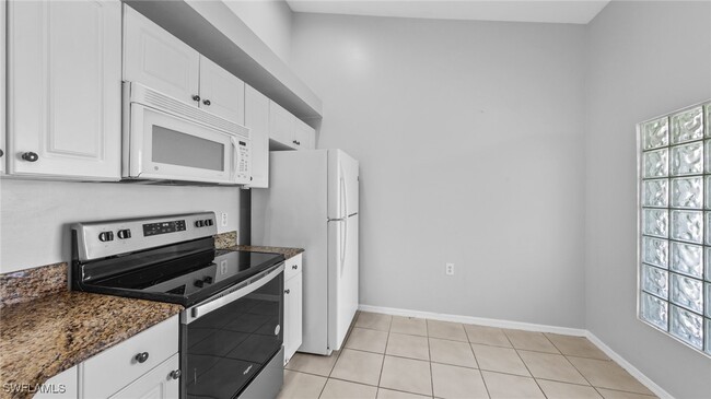 Building Photo - 12161 Summergate Cir