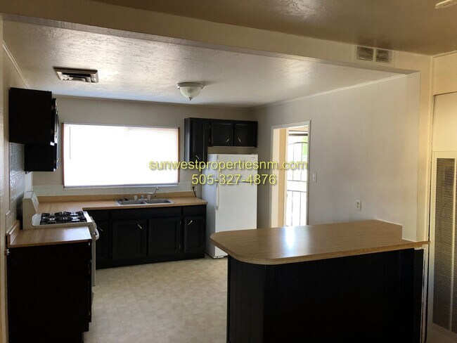 Foto del edificio - 3 Bedroom, 2 Bath, 1 Car Garage with Fence...