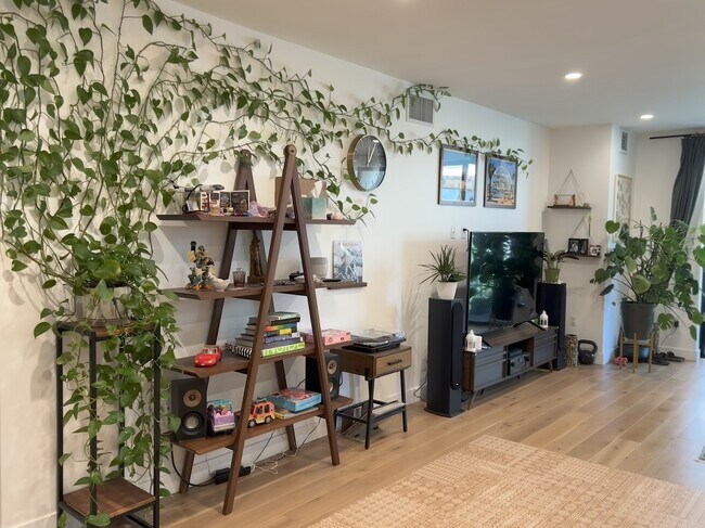 Foto del edificio - 1515 S Holt Ave