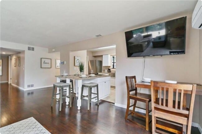 Foto del edificio - 15395 Lake Arthur Rd