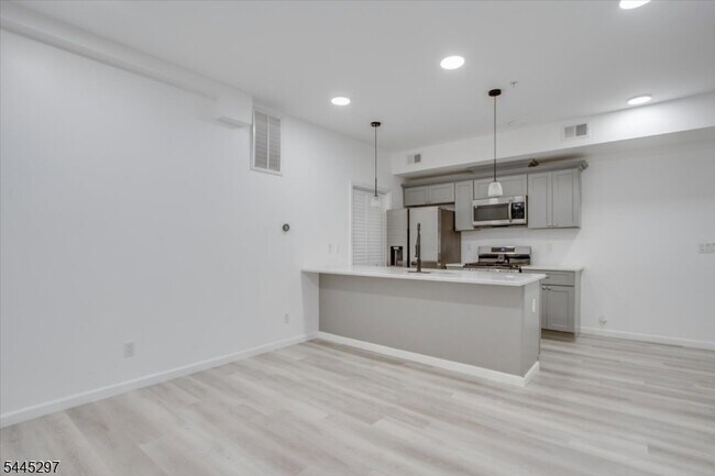 Building Photo - 500 S 18th St