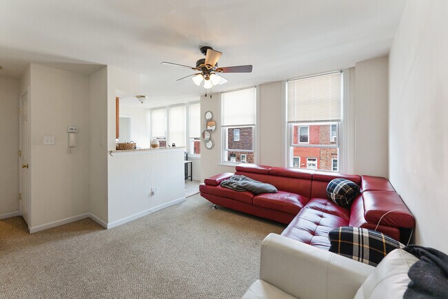 Living room - 1901 S 4th St