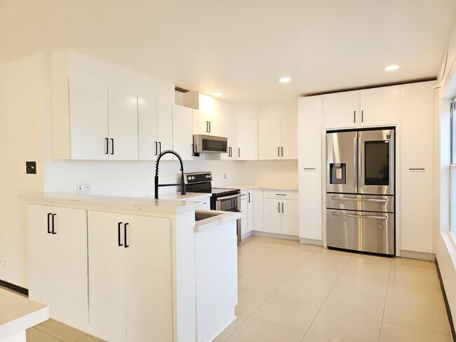 Building Photo - 4442 Antonieta Ln