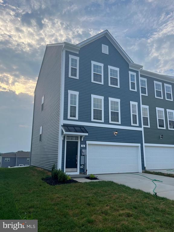 Foto principal - 76 Stafford Pl