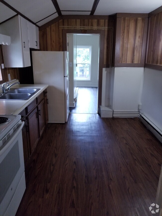 Building Photo - 355 Maple St