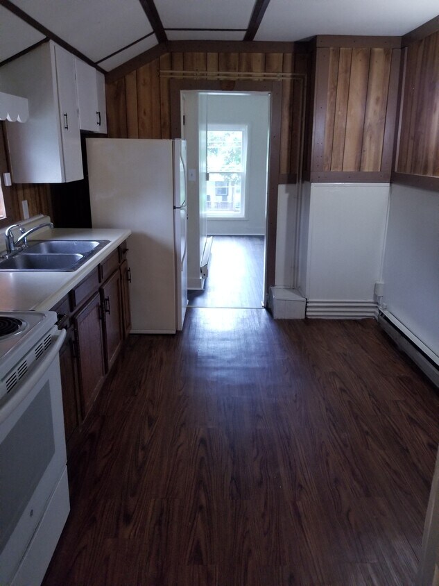 Primary Photo - 355 Maple St