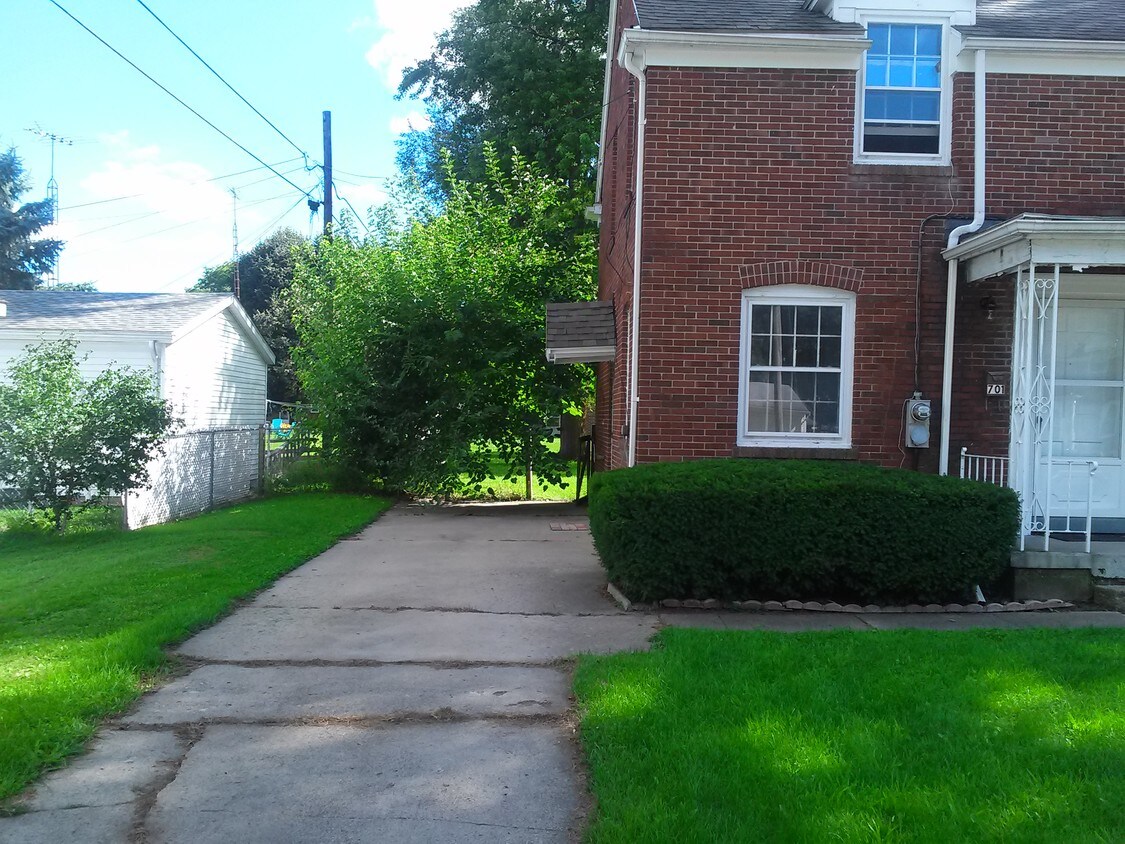 701 Leland Ct, Adrian, MI 49221 Townhome Rentals in Adrian MI