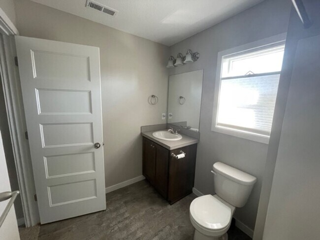 Building Photo - Beautiful 3 Bedroom Home in Newberg