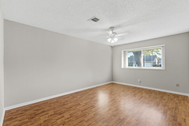 Building Photo - Charming 3 bed/2 bath one story home!