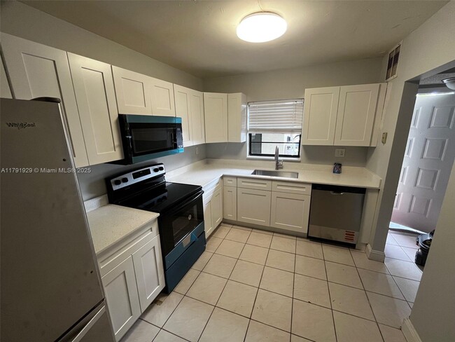 Foto del edificio - 3158 Coral Springs Dr
