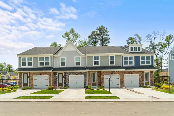 Foto principal - 686 McCormick Farm Dr