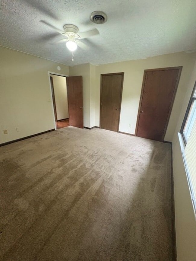Building Photo - Charming 2 bedroom/1 bath