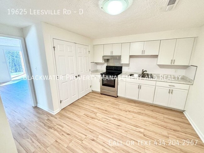 Foto del edificio - 19625 Leesville Rd