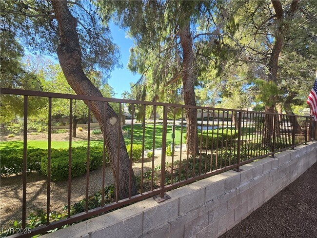 Foto del edificio - 9433 Valencia Canyon Dr