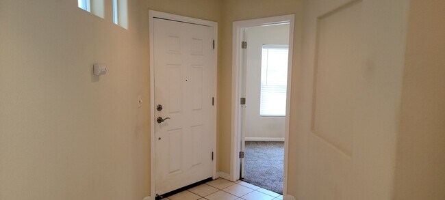 Building Photo - Adorable 2 Bedroom 2 Bath Condo