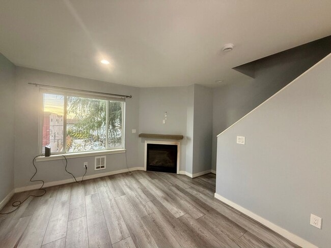 Building Photo - Northgate Townhome