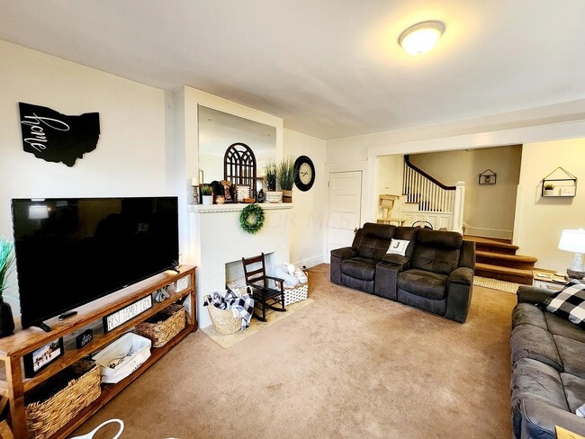 Living room - 331 N North St
