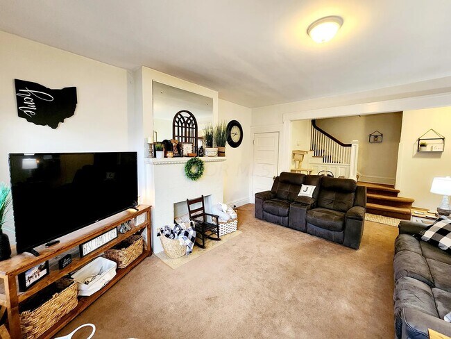 Living room - 331 N North St